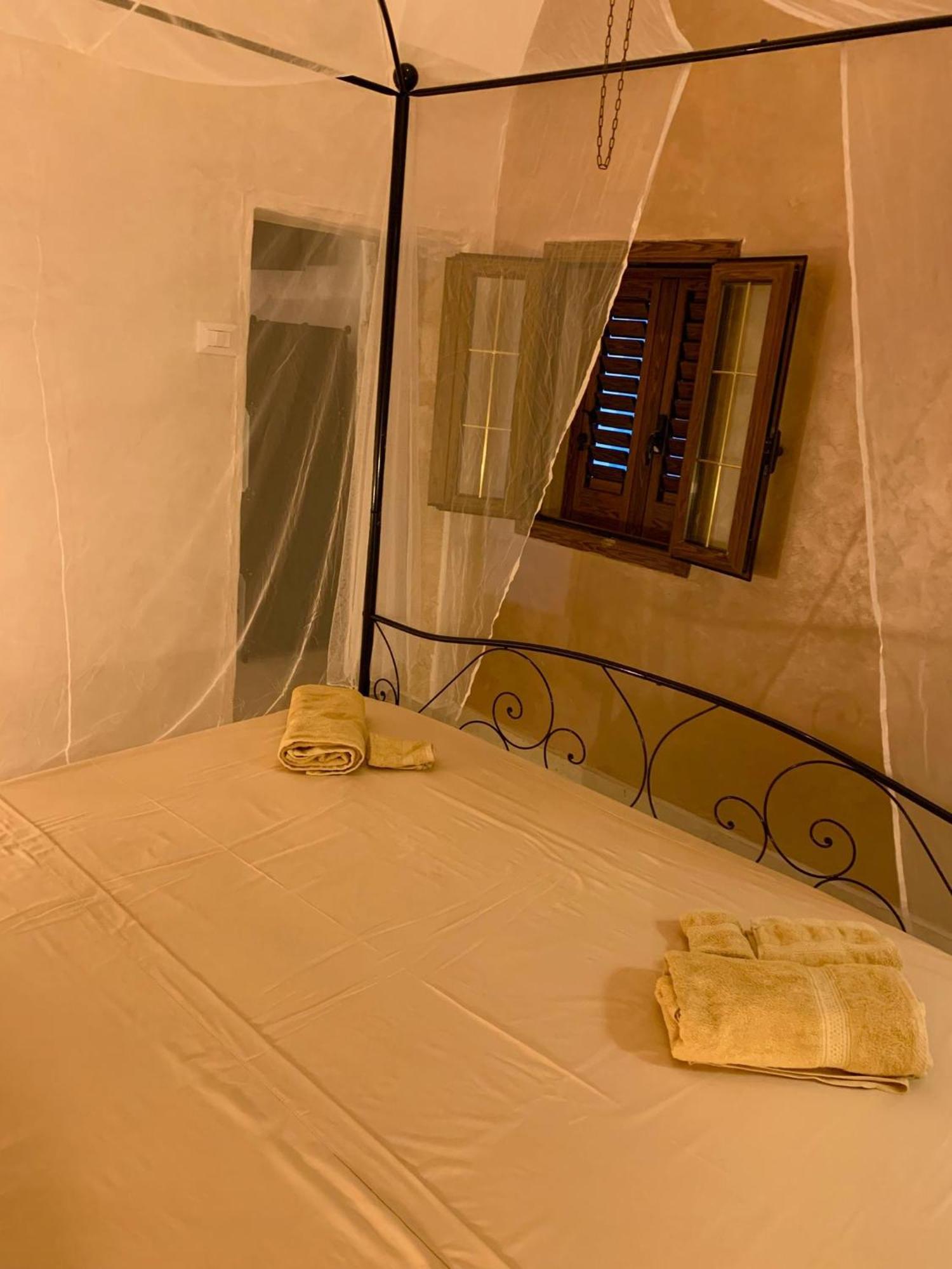 Centro Storico Rooms غالّيبولي المظهر الخارجي الصورة